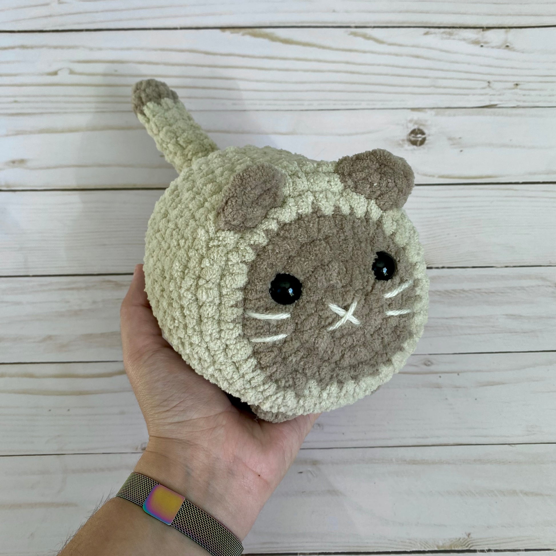Round Face Loaf Cat - Artsy & Adorable